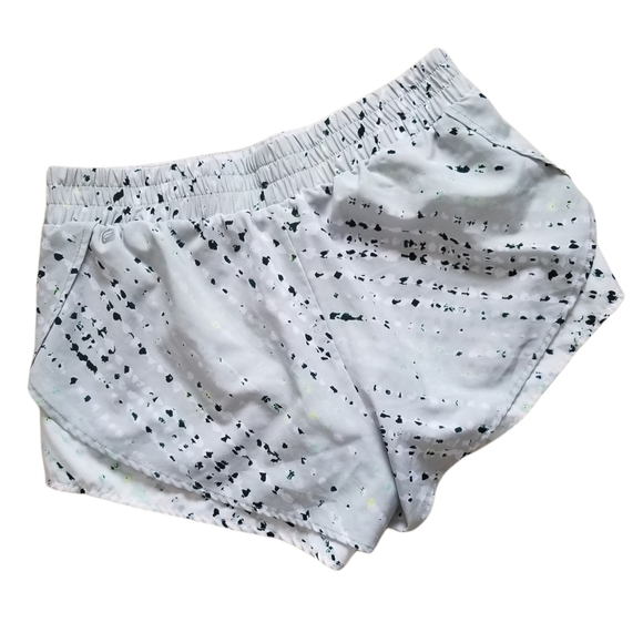 Fabletics Latrice High Performing Medium Shorts Double Layer w/Compression Liner - Picture 3 of 8